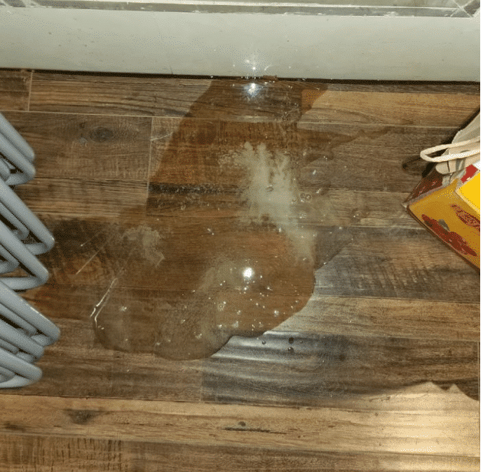 新说唱"海选"后现场一片狼藉,满地恶心的不明液体,网友:真的恶心