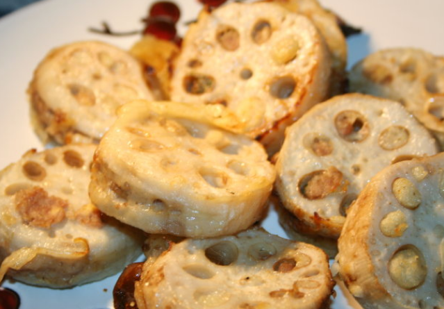 大鱼大肉吃腻了?教你5步,做"新式"茄汁藕盒,吃一口就爱了!