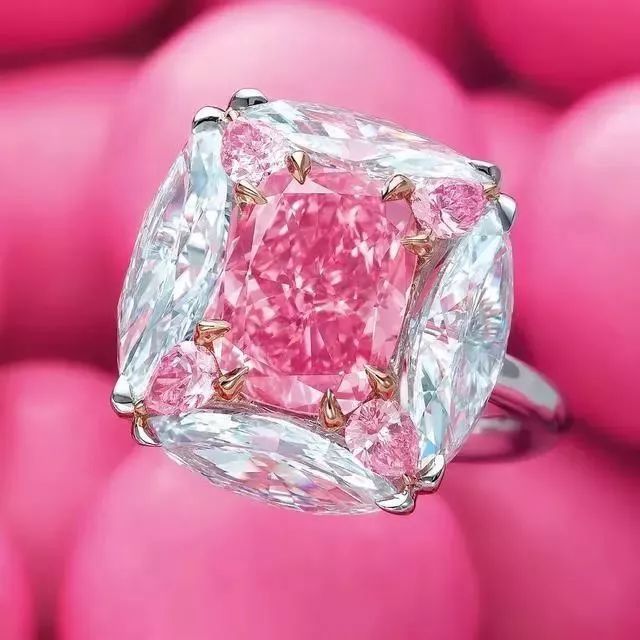 10.64克拉艳彩紫粉红色钻石戒指