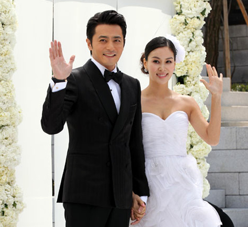 朱镇模不雅聊天曝光,小10岁医师妻子删除社交账号,疑不堪网络暴力