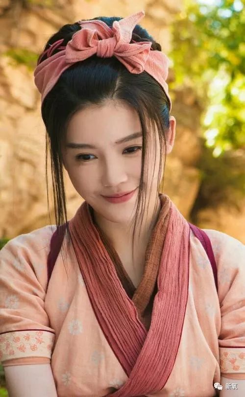 杨子姗终于把自己折腾成了网红脸,鼻尖变针尖堪比郑爽了吧