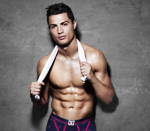 c罗ins再晒惊人肌肉照即将将年满35岁身材却让少女们心潮澎湃