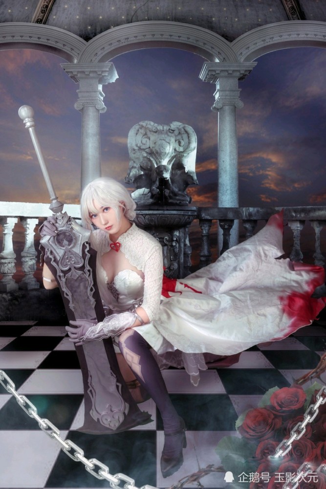 cosplay死亡爱丽丝:我的大刀,你挥得动吗?