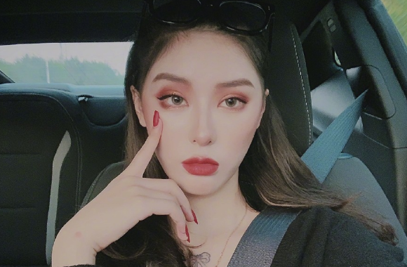 杨馥宇咬着牙将纹身洗去,怪自己年轻不懂事, 网友:看着都疼