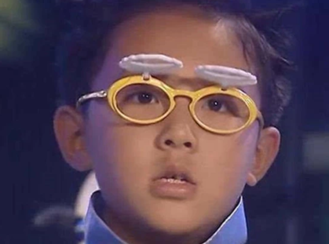 还记得快乐星球的多面体吗如今身穿军装男神范十足