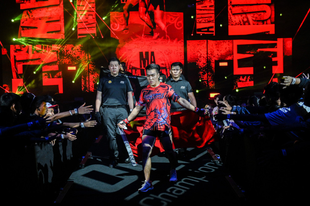 在当晚的比赛中,23岁中国"大炮"马嘉文在擂台只战斗了55秒就被蒙古