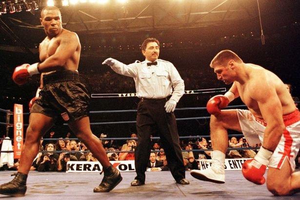 可能还记得,在2000年10月,拳王泰森2回合tko波兰坏小子安德鲁-戈洛塔