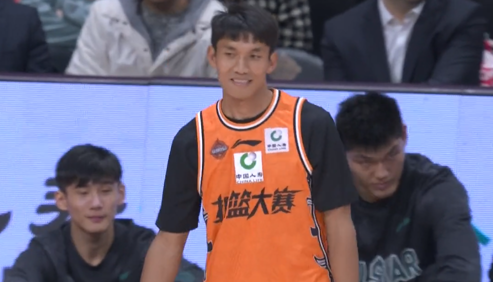 孟子凯得到46分,总分88分;朱俊龙拿到40分,总分82分;唐浩博得到44分