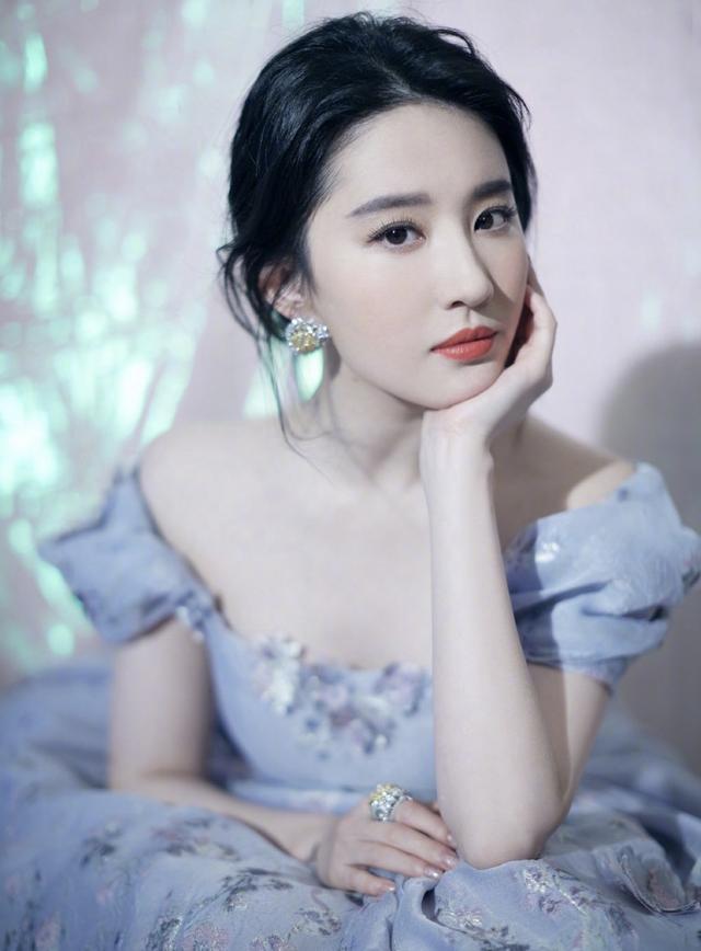 刘亦菲晒健身照秀肌肉马甲线十分接地气幽默回复网友超宠粉