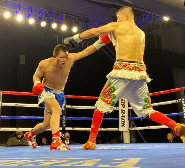 黄凯,他曾赢得过2009年全国青少年拳击锦标赛的亚军,入选国家散打队后