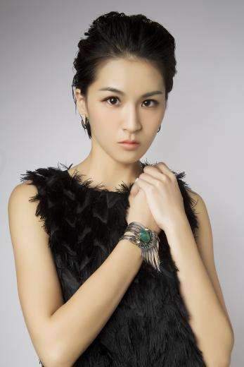 还记得终极一班的雷婷吗如今34岁留长发假小子变身美少女