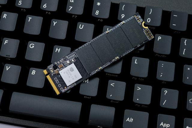 低价不低质的nvmessd爱国者p2000nvme固态硬盘