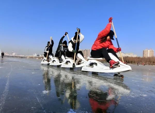 三九时节锦州人尽情享受冰上乐趣,冰雪