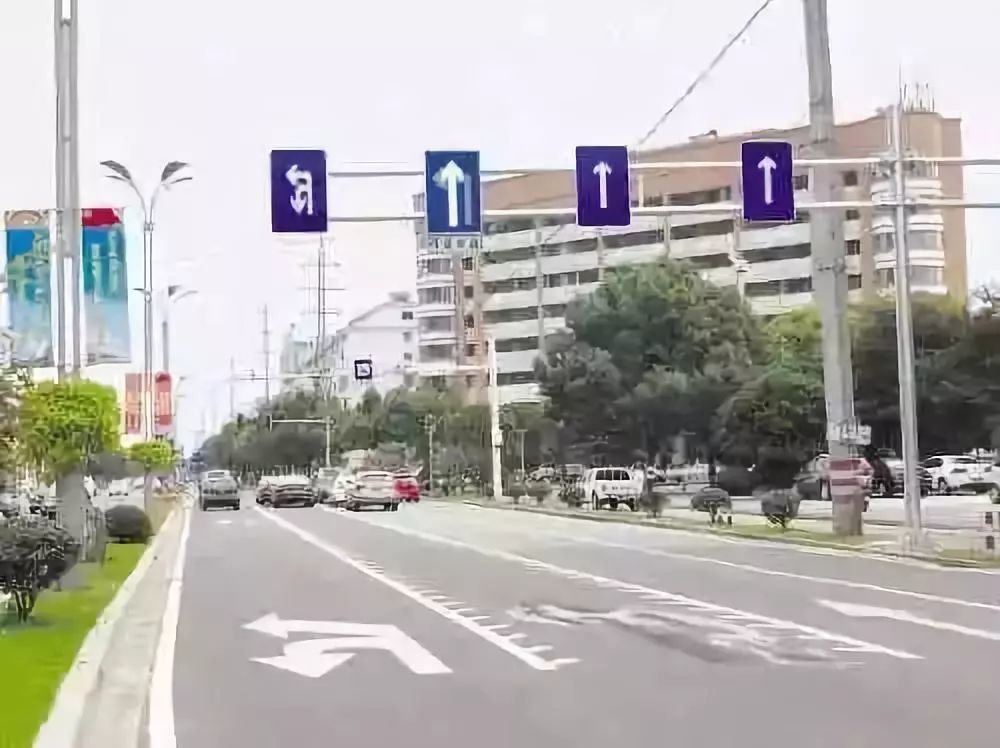 即日起,左转车道掉头扣3分罚200元 交警怒骂:直接吊销!