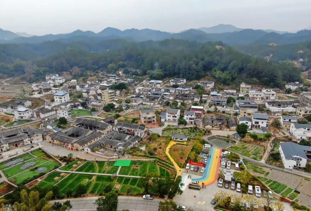 大埔縣西河鎮北塘村上北塘(圖上方)地勢環境一角.