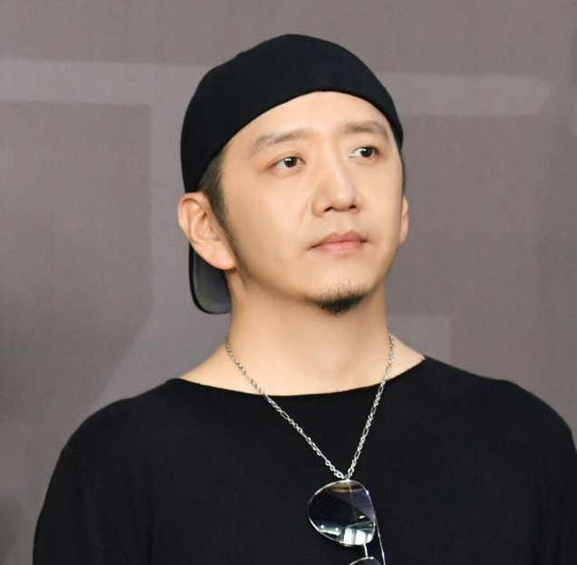 从被妻子控诉家暴,到曝出婚内出轨已婚女性,歌手郝云人设崩塌_腾讯