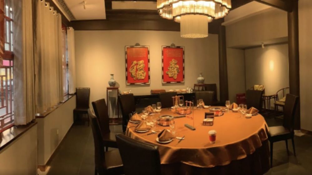 故宫角楼餐厅于2019年大年初一开始营业,位于故宫神武门外东侧的围房