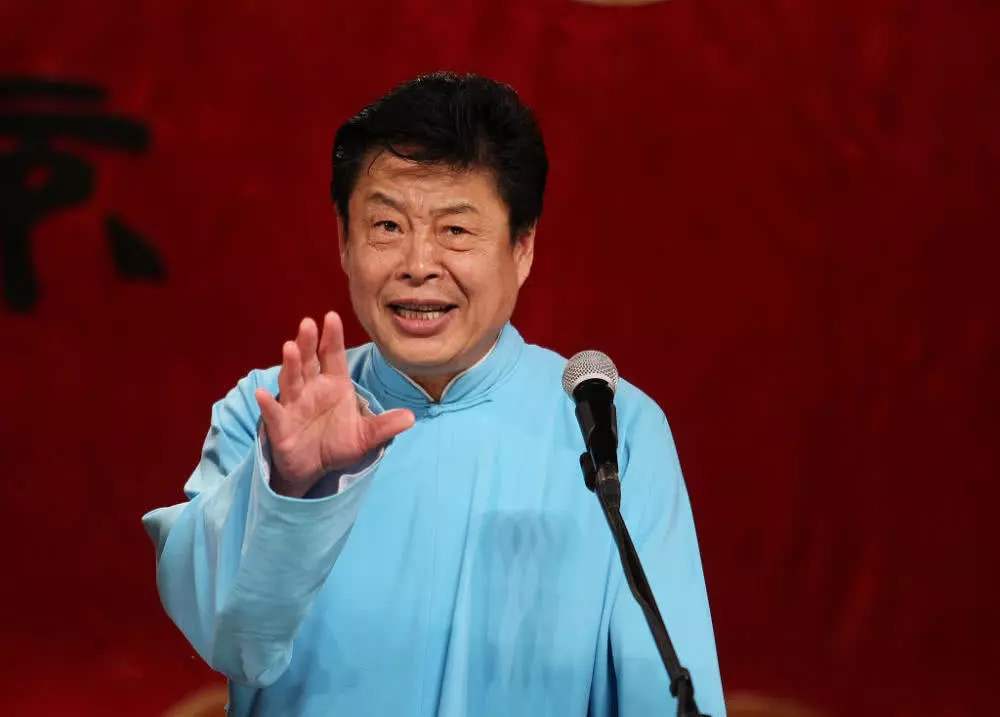 马志明年轻的时候跟谢天顺搭档说相声,两个人合作得天衣无缝,可以说