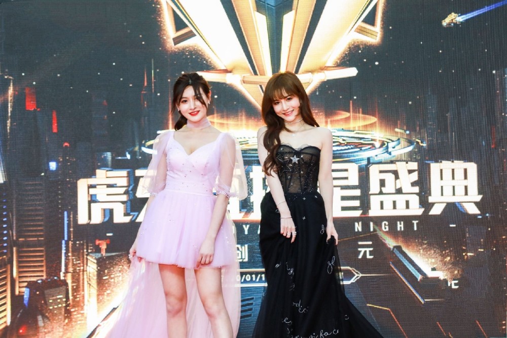 虎牙星秀女主播排名_Rita看星秀女主播表演节目,现场模仿坐姿和表情,节目