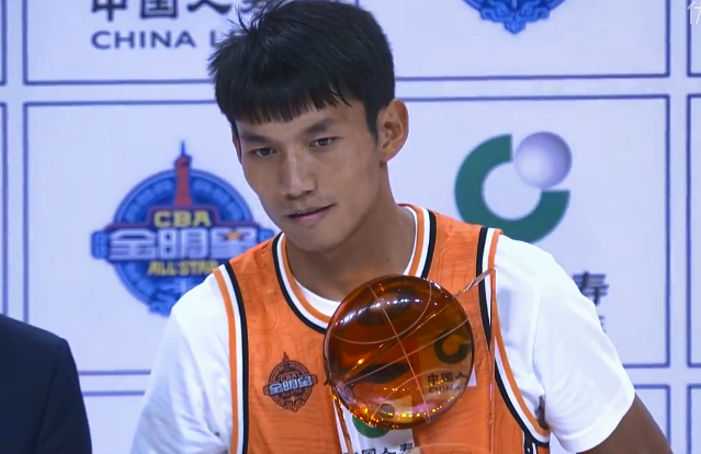 云南滑翔机扣篮大赛全回顾:两记满分暴扣 他无愧扣篮王称号