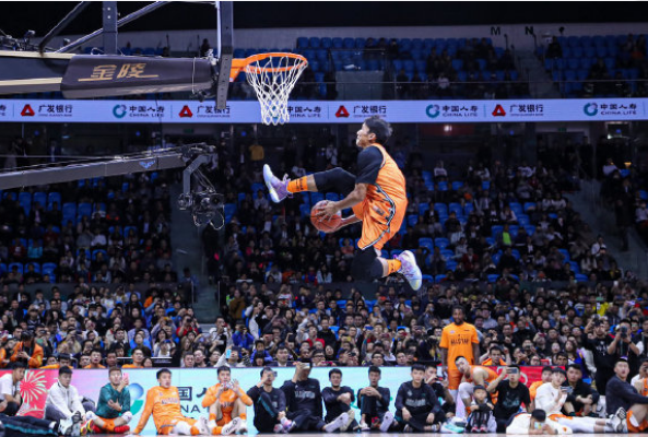 云南滑翔机扣篮大赛全回顾:两记满分暴扣 他无愧扣篮王称号