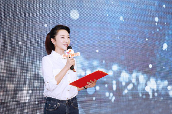 主持人大赛白影讲故事直戳人心秦新民打99分力挺董卿用8个字升华主题