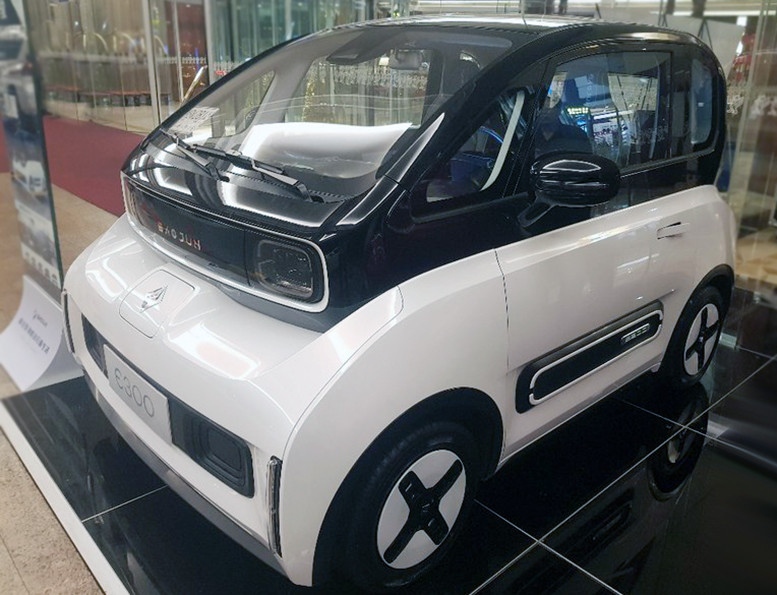 作为一辆三座的微型电动车,该车还是很适合