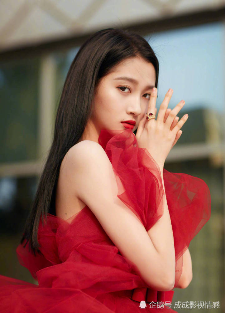 关晓彤,侯明昊古装爱情喜剧《我就是这般女子》开机