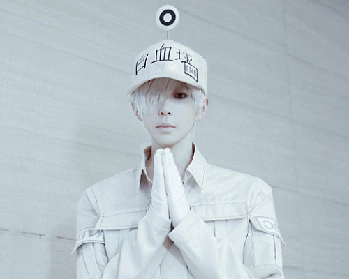 有种"炫富"叫熊祁,为cos角色不惜全身涂粉底,看清成品:值了