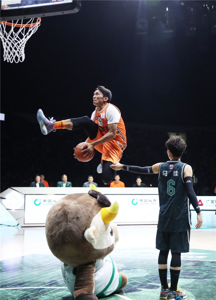 草根也有大梦想 玉溪小伙矣进宏获cba扣篮大赛冠军