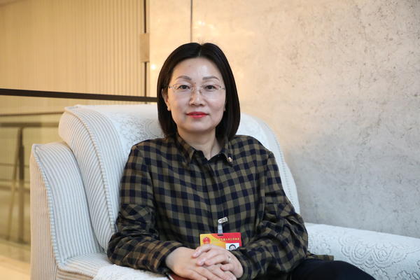 河南两会微访谈河南省人大代表王嘉惠落实立德树人根本任务学校思政