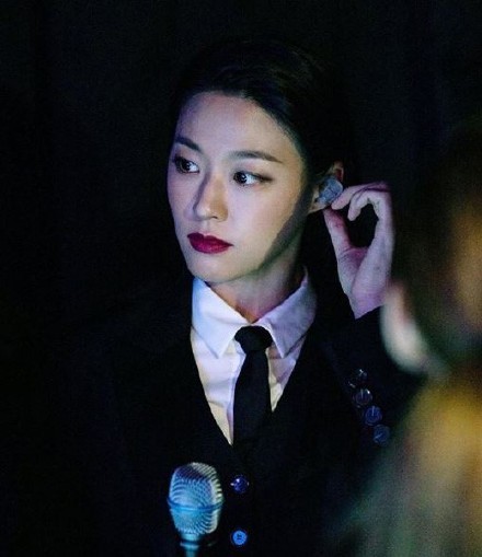 金雪炫西装造型