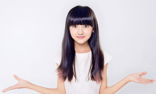 《美丽的李慧珍》小慧珍逆袭长大了,爆出全身照,长腿令人羡慕!