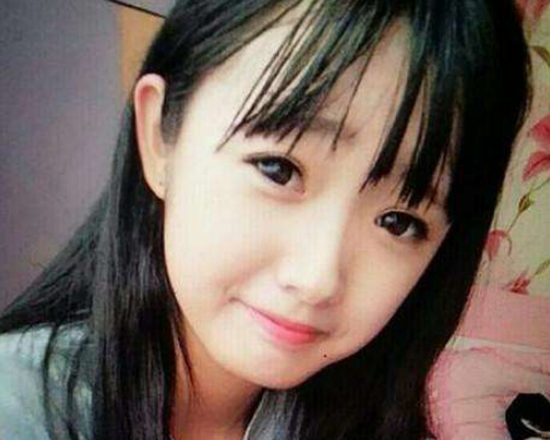 套路璐16岁旧照曝光,方下巴八字眉十分抢镜,王乐乐