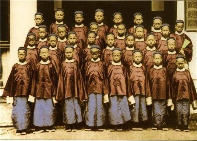 1868年2月25日,蒲安臣带着孙家谷和志刚两位副使及其他官员,一共十三