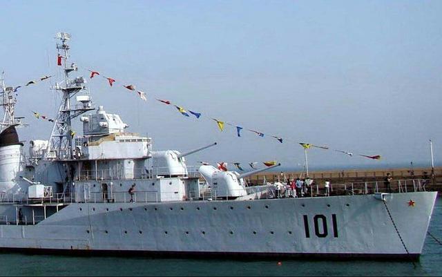 的军舰命名授旗仪式,原"长治舰"(又称"八一舰")被正式命名为"南昌舰"