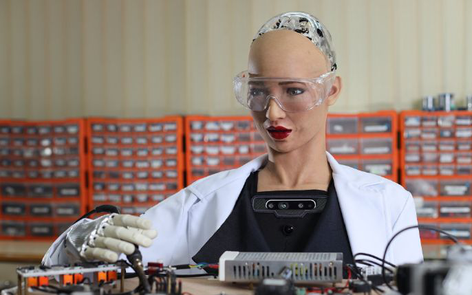 盘点对比美国科幻片中跟真人无异的机器人,机器人索菲亚表现如何