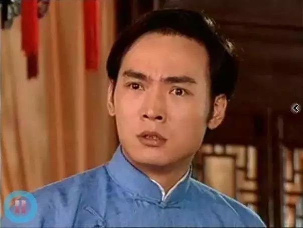 他是《苍天有泪》里的反派展云翔;他是《碧血剑》里邪魅的金蛇郎君