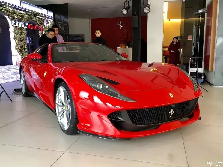 要速度更要拉风!法拉利旗舰v12敞篷跑车售530万元起