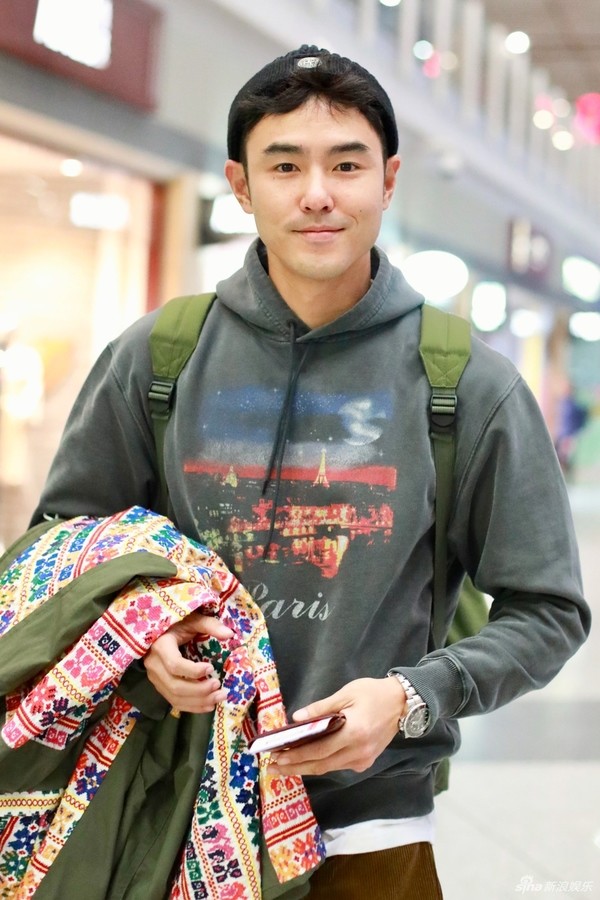 38岁阮经天素颜似少年,与22岁宋祖儿终于不像父女_腾讯新闻