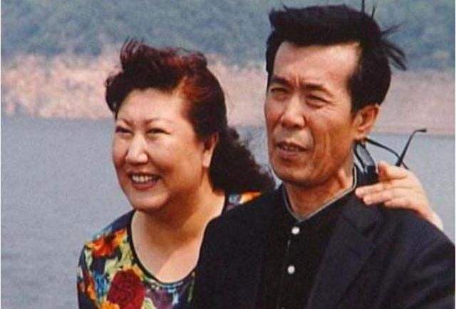 赵丽蓉嫁两兄弟,高秀敏何庆魁婚姻三人行,春晚两代小品女王的悲喜