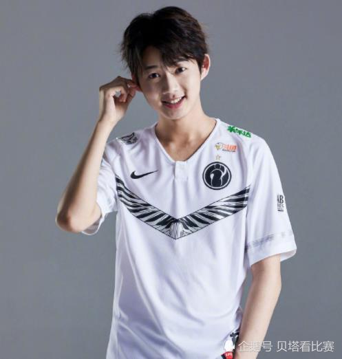 theshy海外直播坦言我现在是半个中国人ig打野长得特别帅