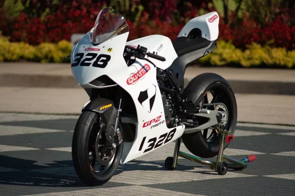 130马力140kg搭载ktm双缸发动机的gp2r纯赛车开售