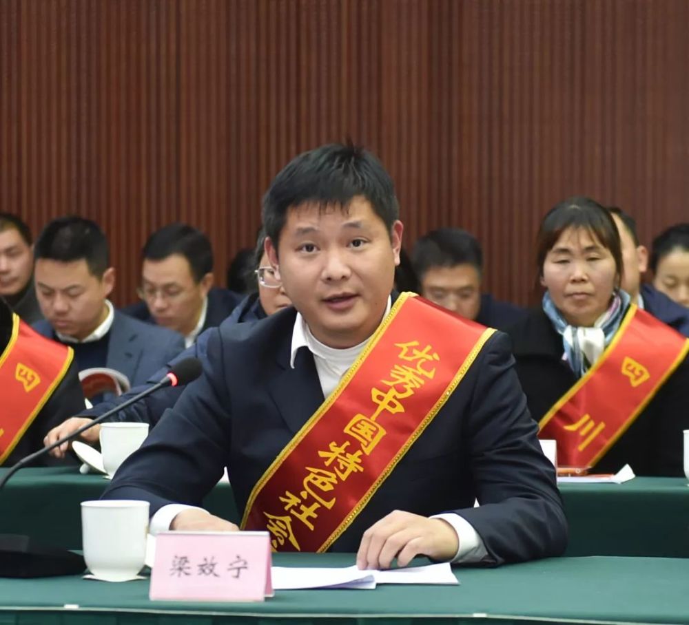 一群人，感动一座城！今天，他们都来到了这里_腾讯新闻