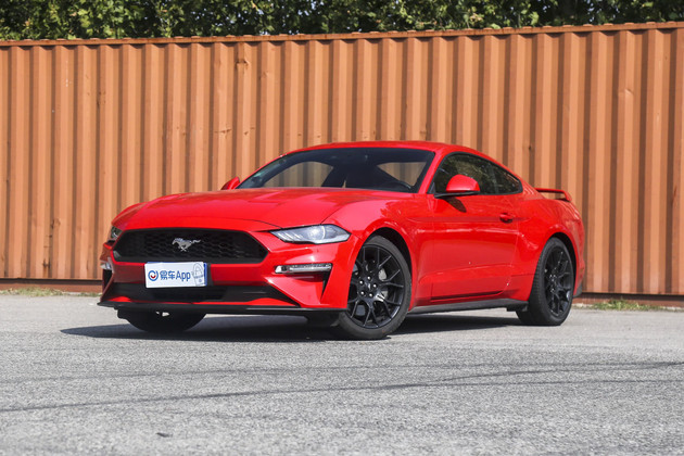 福特野马四门版渲染图曝光看起来比道奇charger更吸引人