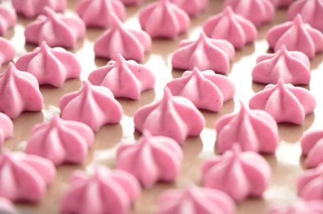 教你做粉红色的溶豆,半个火龙果加奶粉,一出锅就被圈粉了