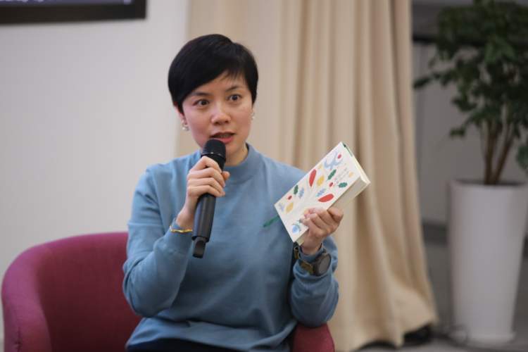 王幸王幸说,当主播应对一首诗的时候,他们一次次被唤醒.