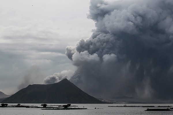 菲律宾塔阿尔火山喷发  新华社图目前的最新消息,马尼拉机场从昨天