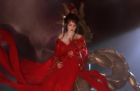 大美怀孕半年与闺蜜合照露满背凤凰纹身网友效果太霸气