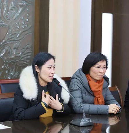 迎春中学召开退休教师欢送会